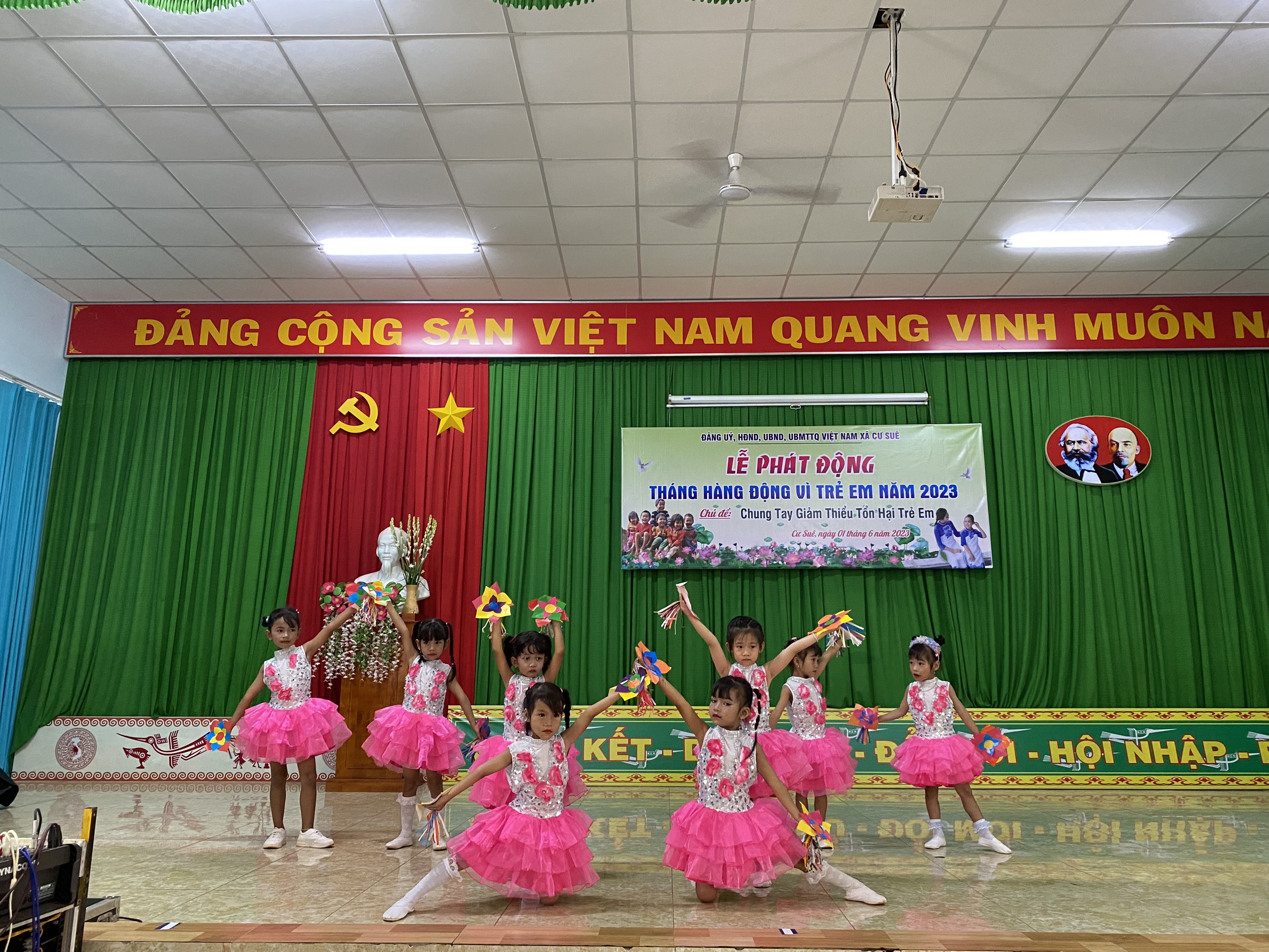 tang-qua-1-6-2023 (5)